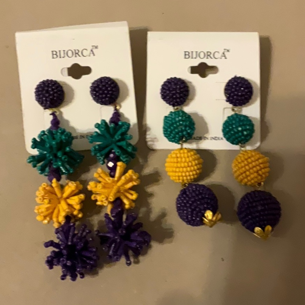New set of two pair Mardis Gras color theme earrings